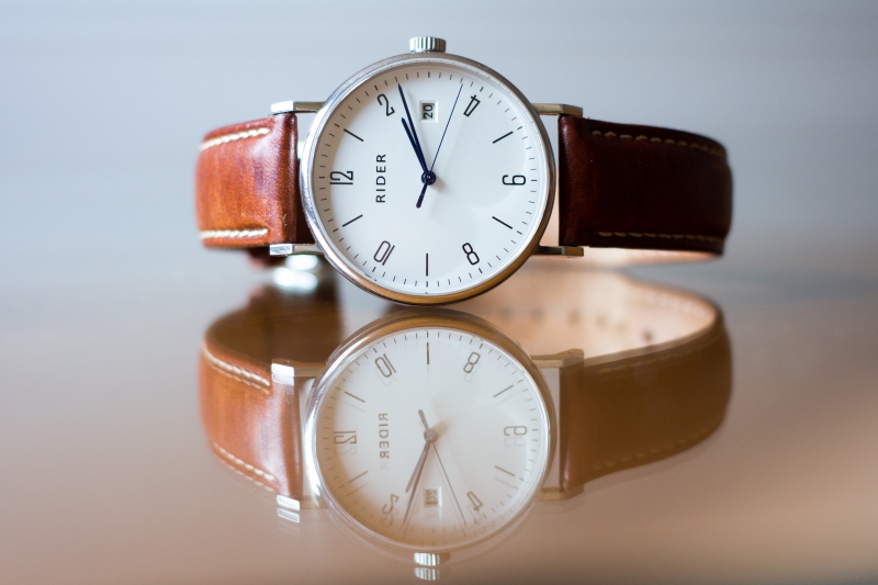 maroquinerie-AMPUS-min_analog-watch-1869928